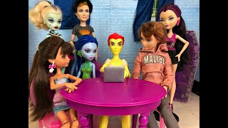 House Hunting-  A Monster High/Ever After High Stop Motion