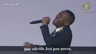 A tout kèm map chante,  kòman lanmou Bondye gran.